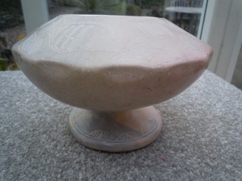 Vintage soapstone carved vase etched pattern leaves and fish 10cm high 15cm wide - Picture 7 of 8