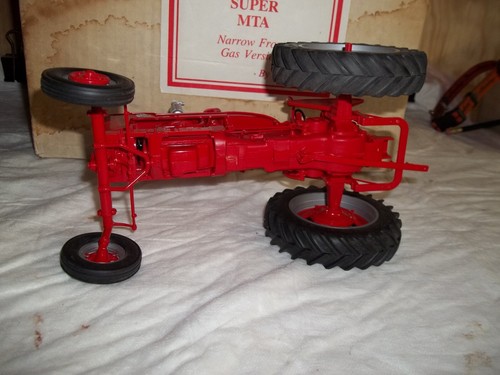 AA Vintage Yoder Models International Farmall Super MTA Wide Front Tractor - Picture 8 of 8