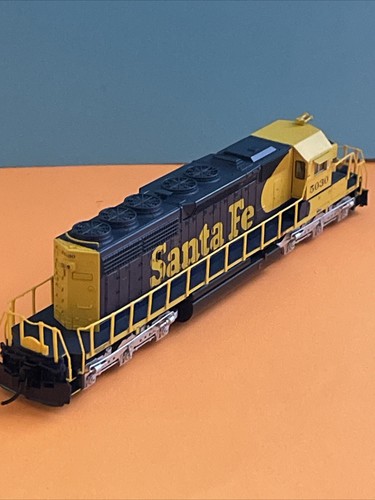 New! BWL 9950 N-Scale SD40-2 ATSF 5030 No Sound/ DCC Ready - Picture 7 of 11