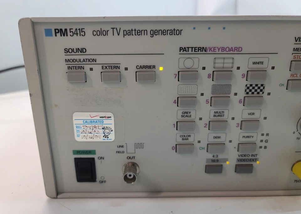 Philips/Fluke PM5415 Color TV Pattern Generator - Image 3 of 4