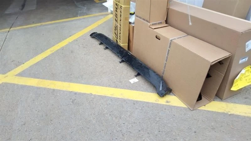 Buick Enclave 2018 Driver Left Running Board 1911826 - Image 2 of 4