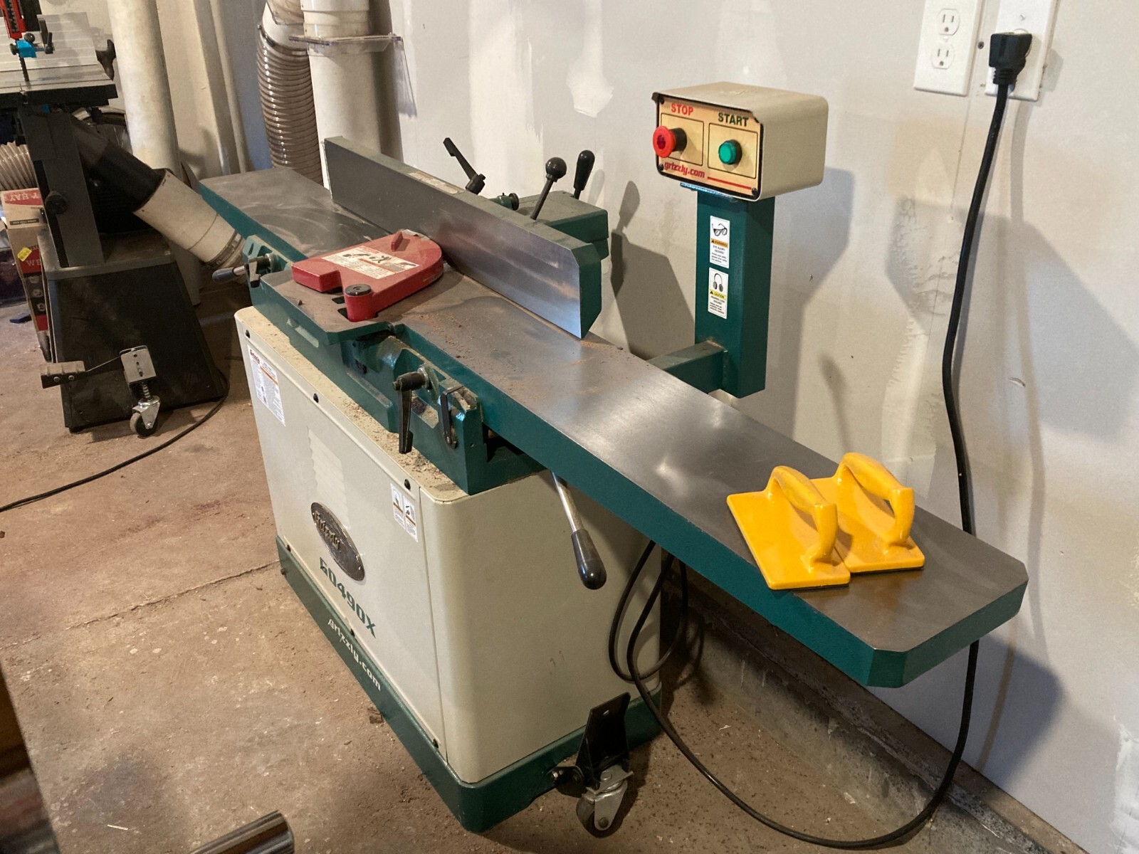 Grizzly G0490X 8" x 76" Jointer with Parallelogram Beds and Spiral