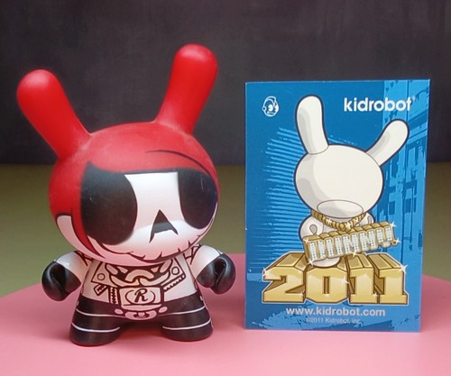 RnR ~ Kidrobot Dunny Series 2011 / Elphonso Lam artist card / 3" Designer Vinyl - Picture 2 of 3