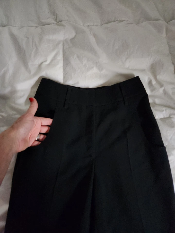 Pantalones de vestir acampanados de lana negros lisos AKRIS Bergdorf Goodman $795 talla US 4 Foto 4 de 4