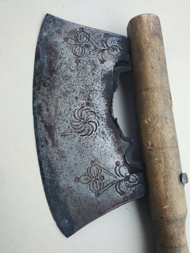 Unique Ancient Iron Ax Engraved Blade - 第 2/3 張圖片