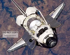 SPACE SHUTTLE DISCOVERY APPROACHES INTL SPACE STATION - 8X10 NASA PHOTO (MW-670)