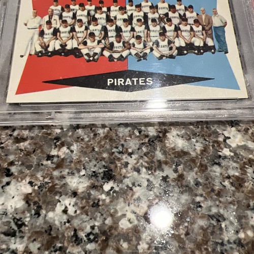 1960 Topps #484 Pittsburgh Pirates Team PSA 8 🔥🔥 - Picture 11 of 16