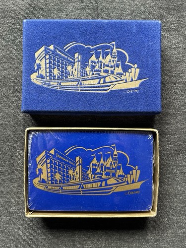 Disney Disneyland Hotel Raro De Colección Sin Abrir Baraja Completa Tarjetas de Juego Estuche de Gamuza - Imagen 3 de 4