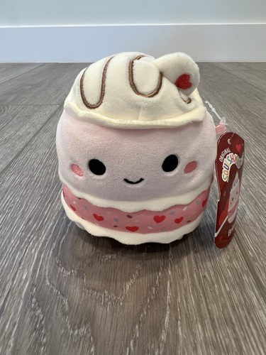 Juguete de peluche Squishmallows Brinya the Pink Heart Cake 5", tema de San Valentín - Imagen 1 de 4