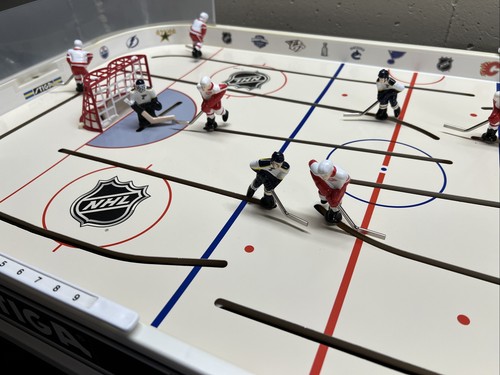 Stiga NHL Tabletop Hockey Spiel, Red Wings, St. Louis Blues & Maple Leafs - Bild 9 von 19