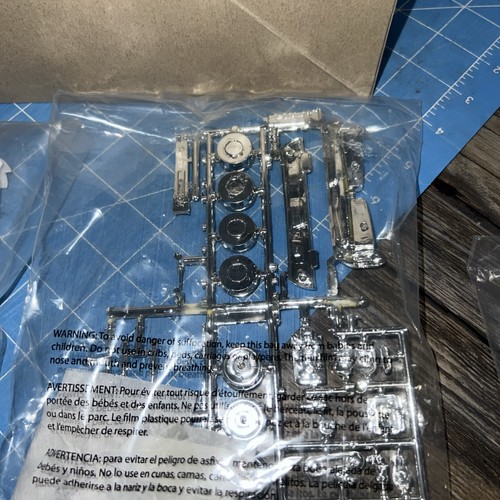 MPC 1967 Pontiac GTO "Weekend Warrior" 3 in 1 Kit 1/25 Scale Model Kit - Picture 8 of 11