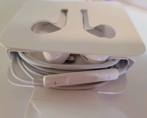 Apple AirPods Earbuds Wired Lightning Connector - Photo 3 sur 3