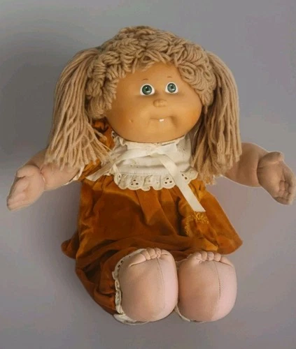 1988 Cabbage Patch Grl Doll With Blonde Hair, Green Eyes, Dimples And First...