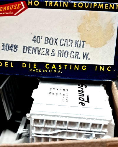 DENVER & RIO GRANDE WESTERN Roundhouse 40' WHITE Box Car Kit layout 1/87 HO DRGW - Picture 13 of 14