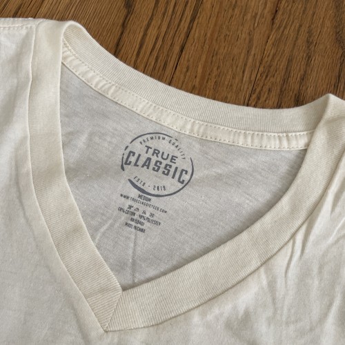 True Classic Premium * V-NECK * T Tee Shirt White Men's MEDIUM M - Picture 3 of 6