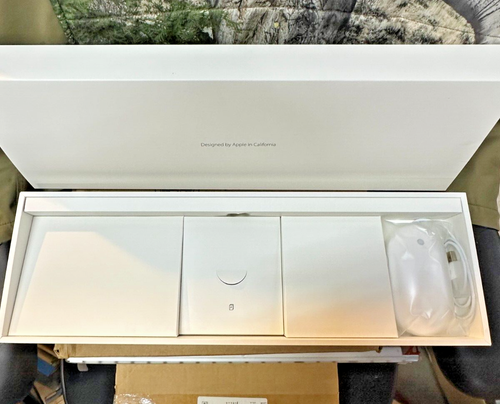 Apple A1243 Wired USB Keyboard & A1152 Mighty Mouse Box Set w/ Black Apple Logo - Picture 2 of 8