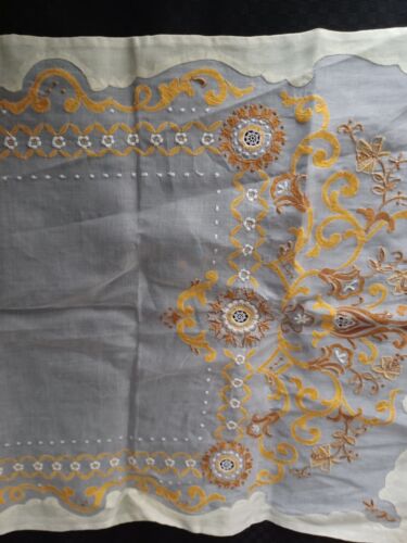 Runner vintage in organza di lino ricamato con 6 tovagliette - Foto 4 di 5