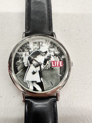 Time Life WWII Victory Celebration Watch 40mm Sailor Kissing Nurse Times Square