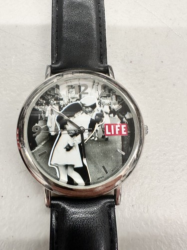 Time Life WWII Victory Celebration Watch 40mm Sailor Kissing Nurse Times Square - Picture 1 of 18