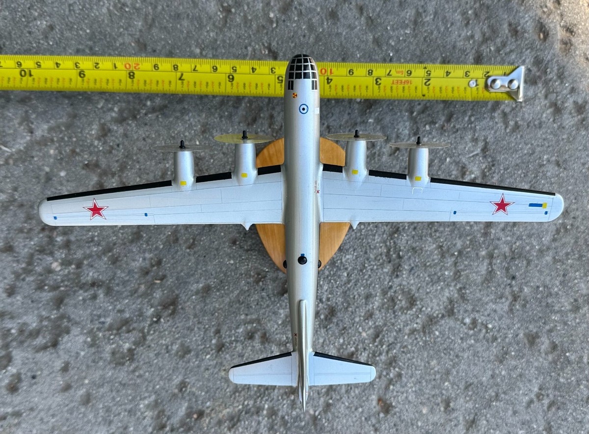 ヘルパー1/200 Tupolev TU154M　ダイカスト製品 ヘルパー1/200 Tupolev TU154M ダイカスト製品 - メルカリ