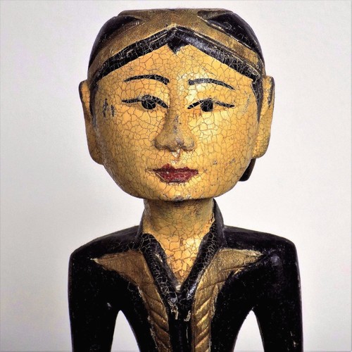 10 Zoll geschnitzte Holzstatue Crackle Finish sitzendes asiatisches Mädchen  - Bild 2 von 7