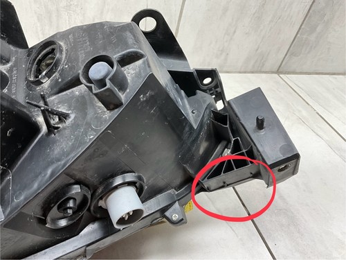 OEM 2017-2023 JEEP CHEROKEE FRONT FOG LAMP RIGHT PASSENGER SIDE 68275510AC - Picture 5 of 10