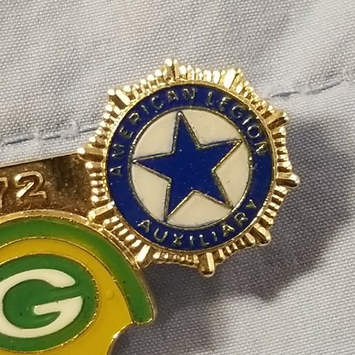 1972 Vintage GREEN BAY PACKERS Lapel Pin American Legion Helmet Auxiliary Emblem - Picture 3 of 5