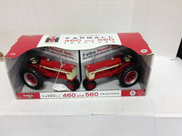 ERTL 1//64 IH INTERNATIONAL HARVESTER 460 AND 560 TRACTOR SET