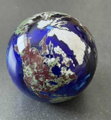 1992 Lundberg Studios Art Glass Earth Globe Paperweight #0829119