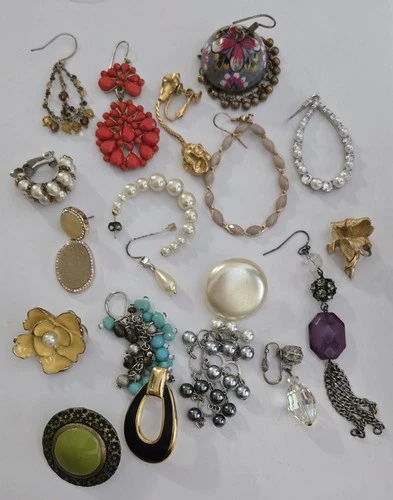 Lot of Single Vintage Earrings Craft Lot 50+ - Costume Jewelry