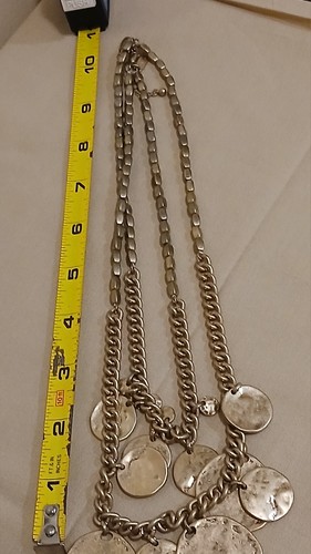  Lane Bryant Grob Münze Stil Charm Anhänger Statement Halskette Goldfarben  - Bild 7 von 7