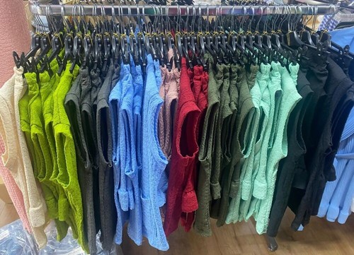 Nuevo chaleco y pantalones cortos de tela de queso con botones dorados para mujer Co-Ord - Imagen 8 de 15