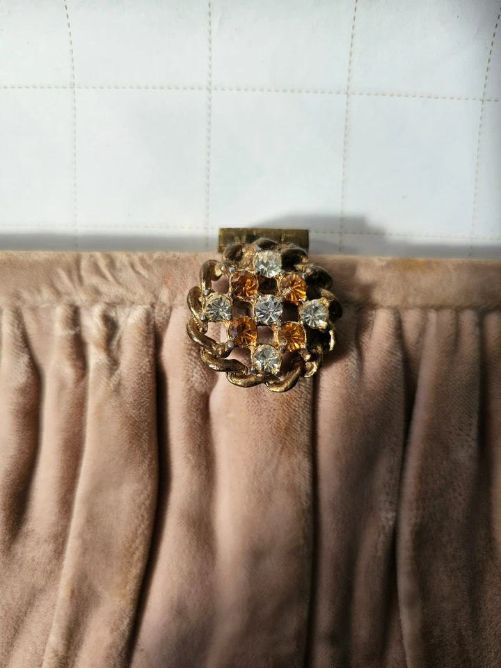 Bolso de Noche Vintage Terciopelo Cierre Estrás Marrón Forro Satinado Mediados de Siglo Foto 3 de 4