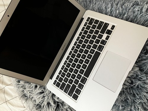 Apple MacBook Air (13-inch, Early 2014 | Intel Core i7 | 8 GB Ram | 128 GB SSD - Picture 5 of 10