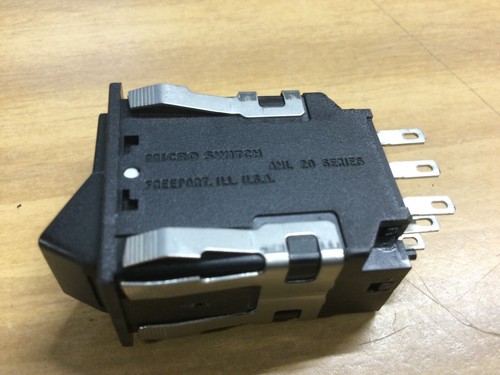 Interruptor manual Micro Switch 7L-8-350 - Imagen 2 de 4