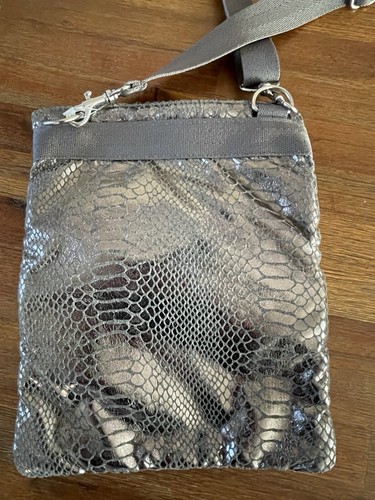Lesportsac Crossbody Bag Kylie Silver Metallic Snake Print Purse 9” X 7” EUC - Picture 5 of 21