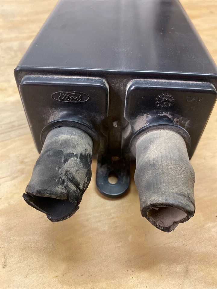 F50X-9D655-AA Ford Lincoln Continental Fuel Vapor Canister OEM F50X9D655AA - Image 4 of 4