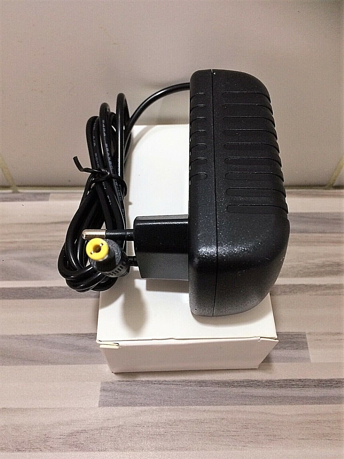 Adaptateur Secteur Universel AC-DC 230V Vers 12V 2A – Chargeur Pour Appareils électroniques