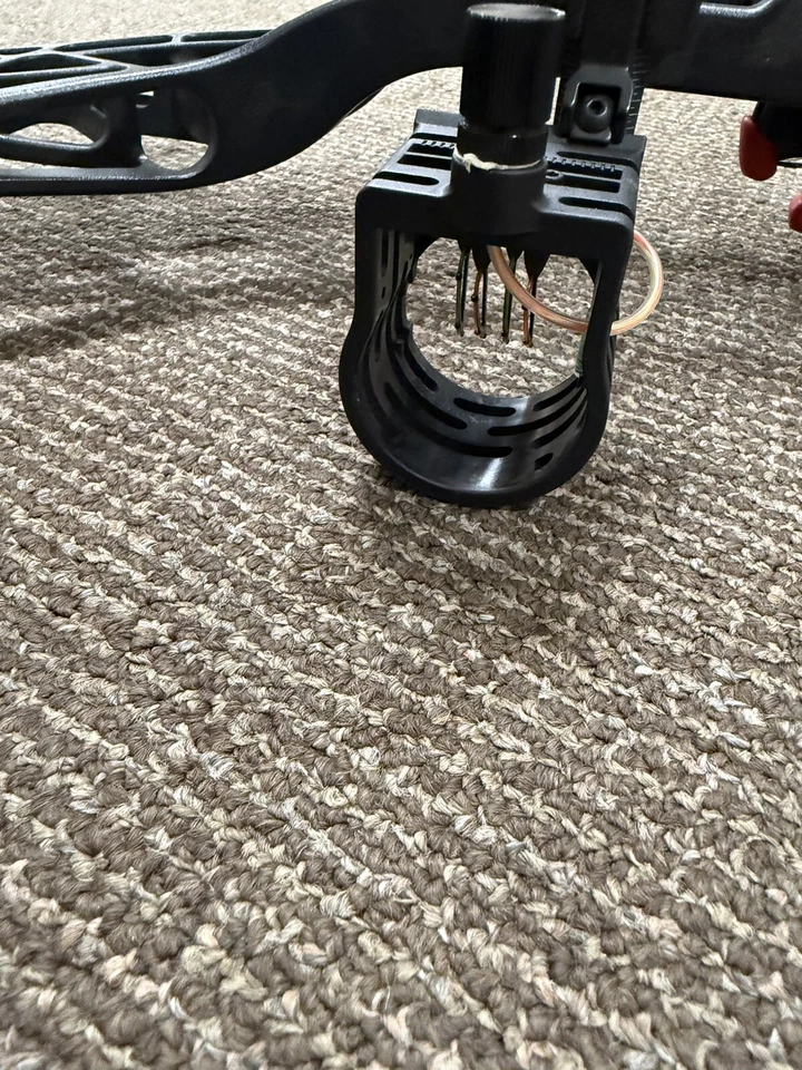 BlackOut Distinct 70# Compound Bow - Right Handed RTH TROPHY RIDGE. CABELAS - Image 3 of 4