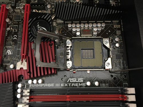 ASUS Rampage III Extreme LGA 1366 Intel X58 SATA 6Gb/s USB 3.0 ATX Motherboard - Picture 10 of 11