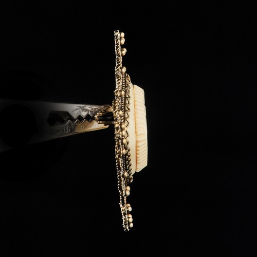 Antique Soviet carved brooch. Openwork filigree of silver and gilding. Organic. - Bild 3 von 8