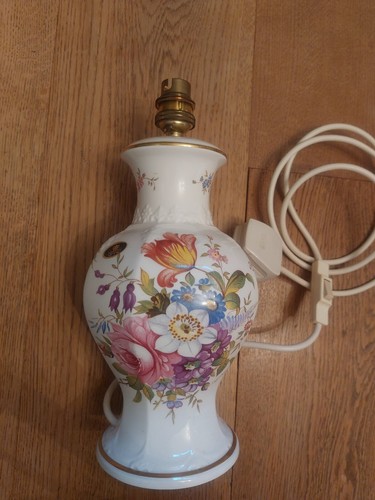 Aynsley Howard Sprays Tischlampe