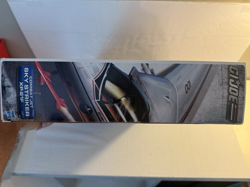 G.I.Joe 30th Anniversary combat Jet Sky Striker XP-21F with captain Ace Figure - Picture 7 of 9