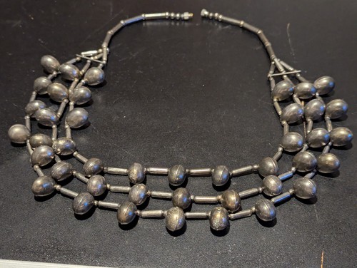 Vintage versilberte dreifache (3) Strang Navajo Perlen Stil Halskette 90 Gramm - Bild 2 von 8