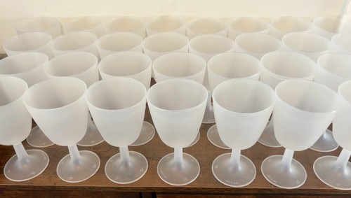 30 x Milchglas Weingläser Mehrwegkelche