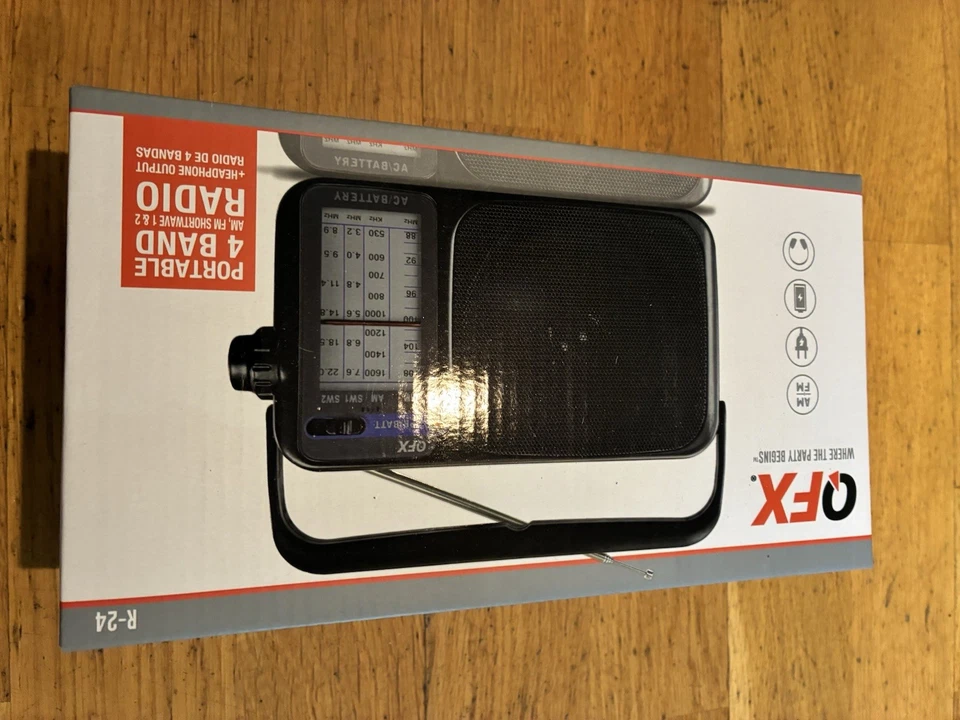 Nuevo QFX R-24 Portátil 4 Bandas Radio AM/FM/SW1/SW2 Conector para Auriculares AC/Batería Negro Foto 2 de 4