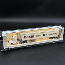 SpecCast International 8600 Diecast Tractor Trailer Grainger 1:64 Scale