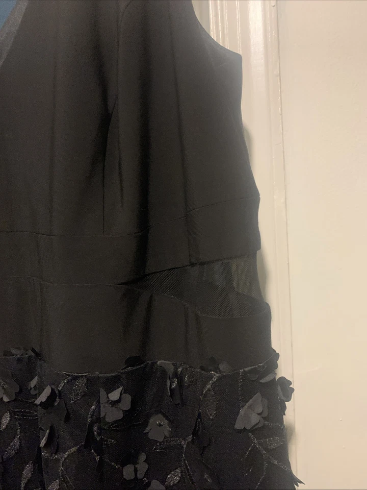 Xscape Plus Vestido 3D Bordado Floral Sin Mangas Recorte Malla Negro Noche 2X Foto 3 de 4