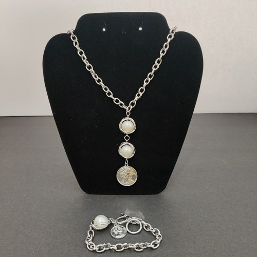 Simulated Pearl Necklace 20-22 Inches and Bracelet 7-8In in Silvertone - Picture 8 of 14