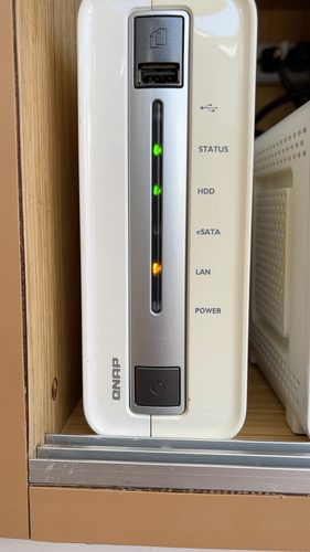 QNAP TS-112 | 1-Bay Network Attached Storage NAS w/ 2TB HDD - Video 1 van 1